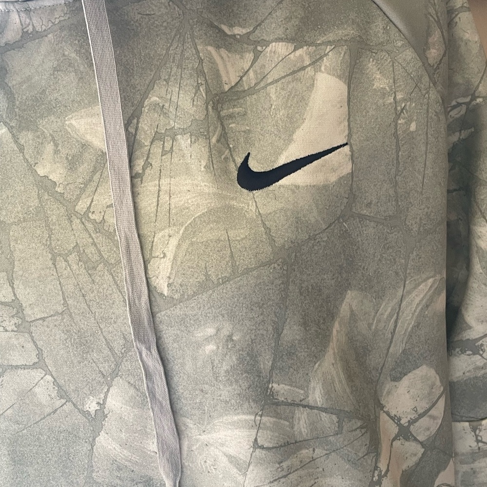 Nike Therma-Fit Light Gray Hoodie - Picture 3 of 6